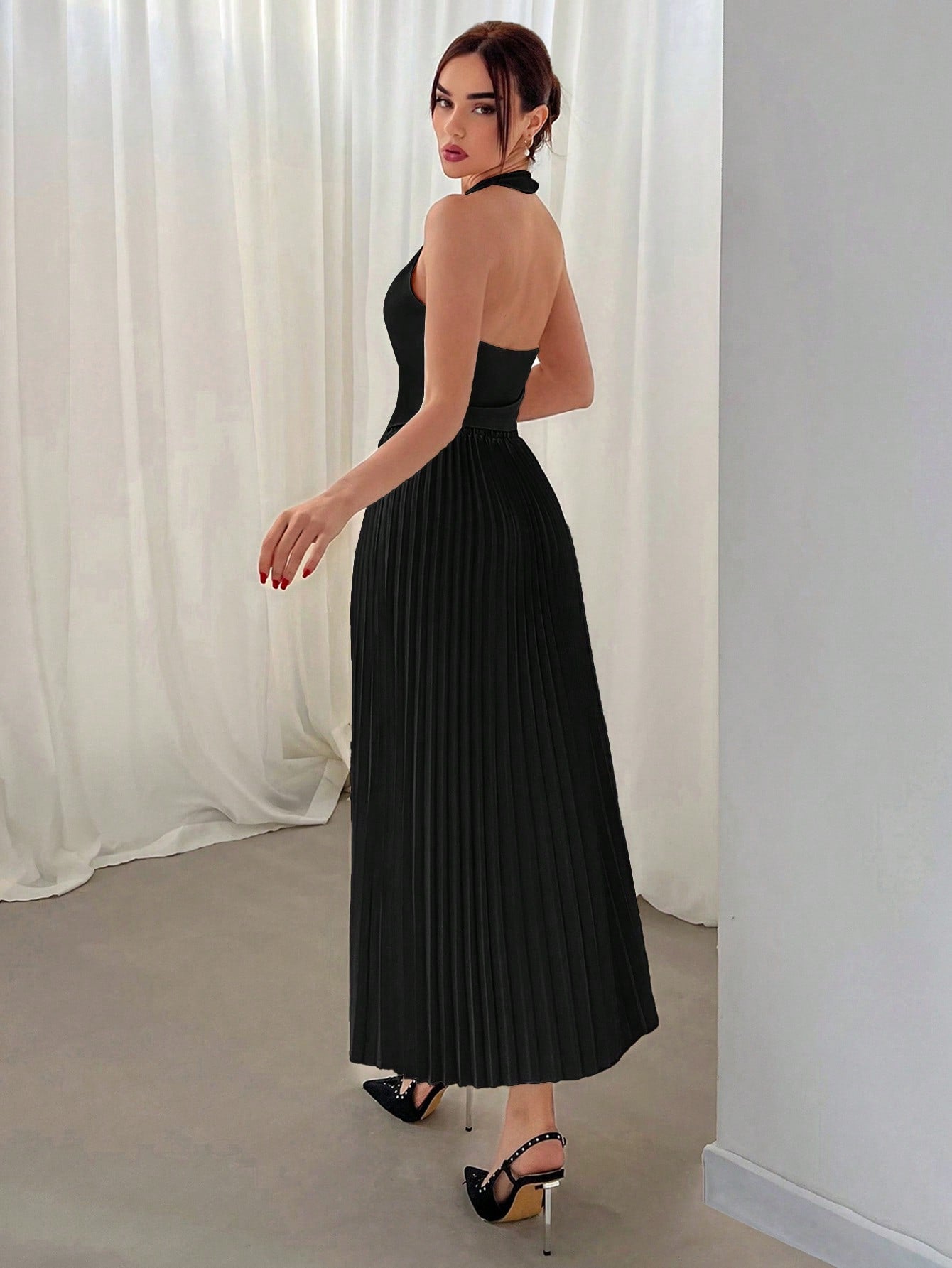 Colete Elegância e Saia Plissada