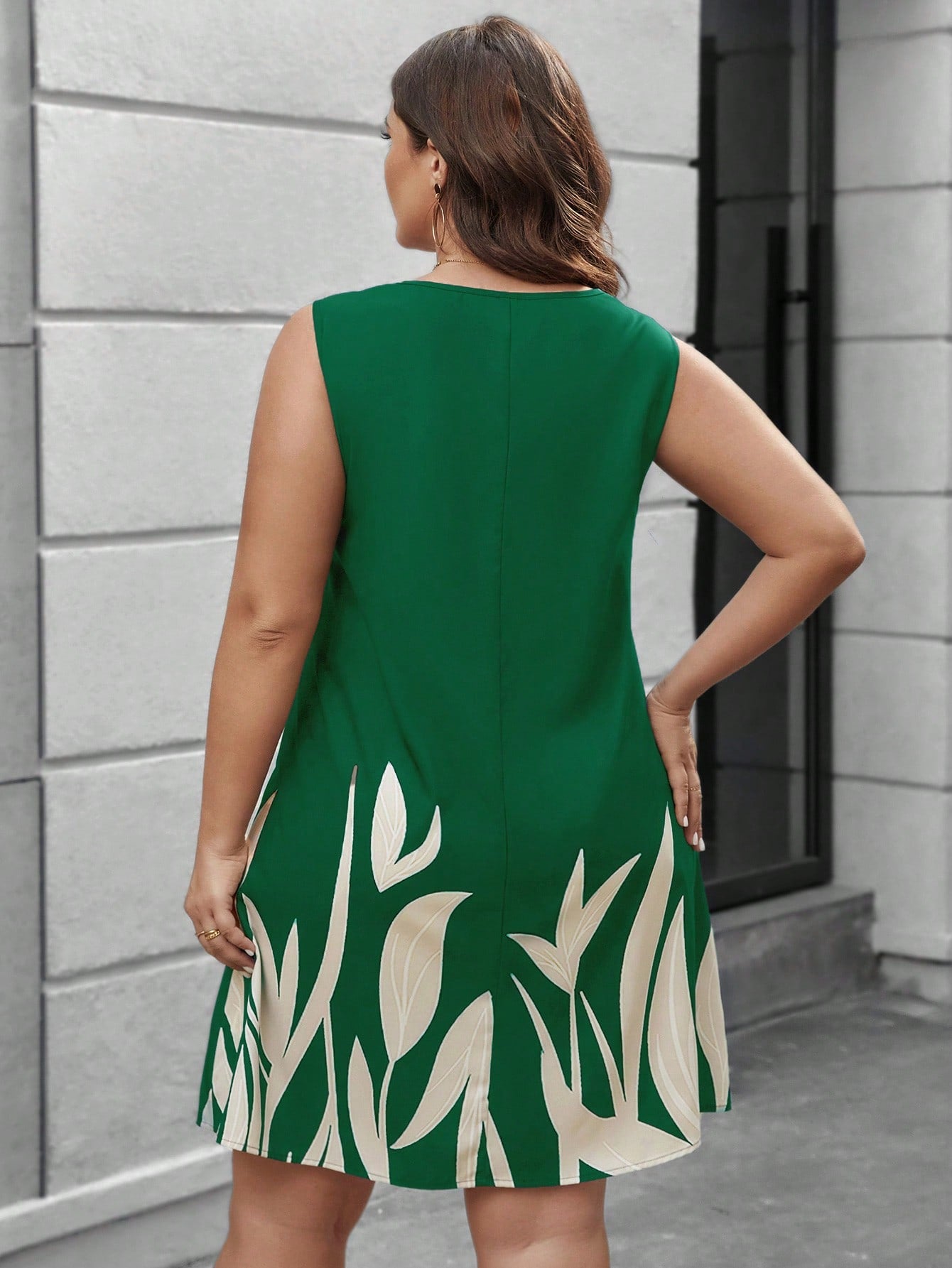 Vestido Sem Mangas Plus-Size Estampado De Planta - Tiffani Moda Feminina