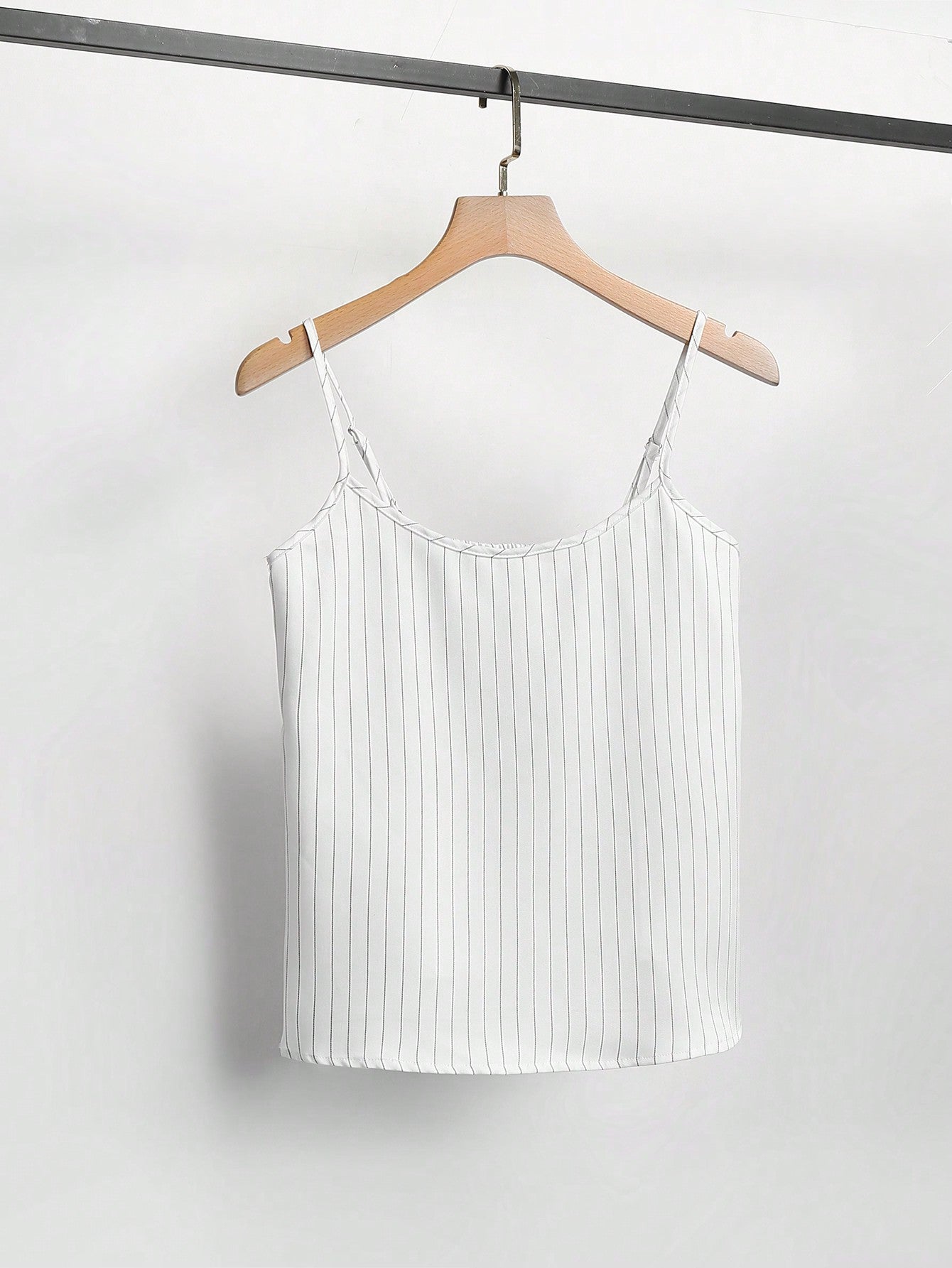 Conjunto de 3 peças composto por Blazer, Camisete e Calça Skinny