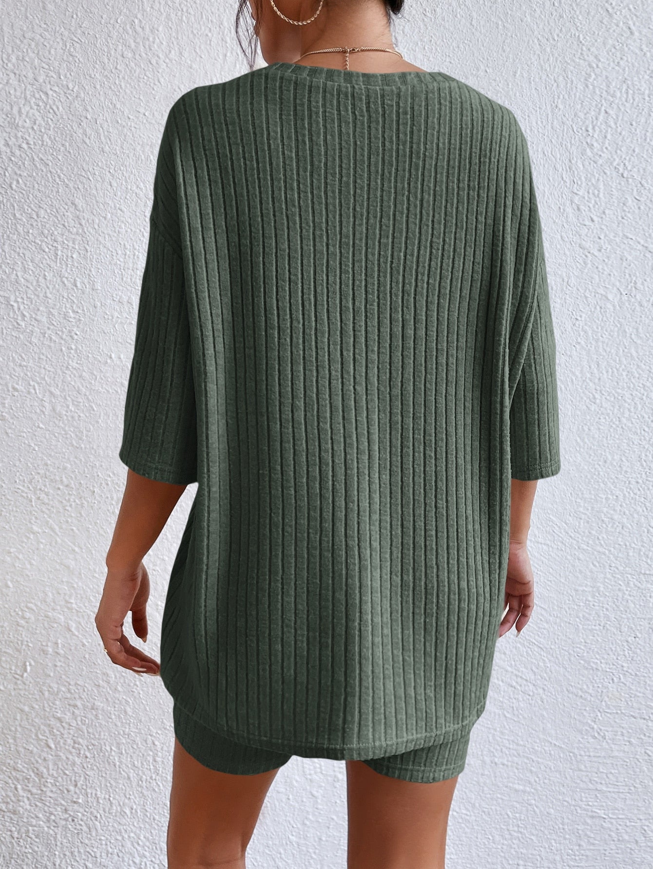 Conjunto Blusa e Bermudas de Malha canelada
