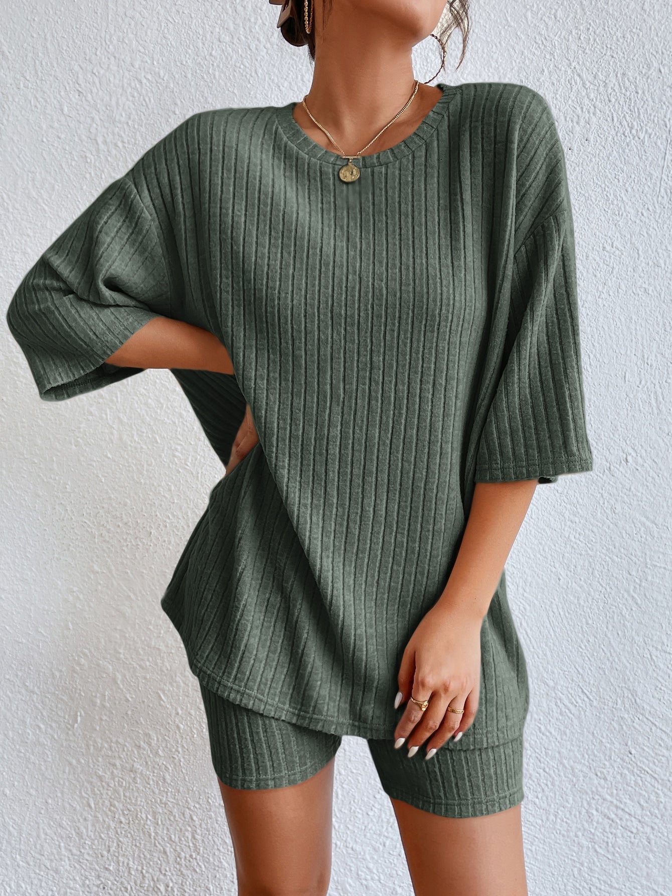 Conjunto Blusa e Bermudas de Malha canelada