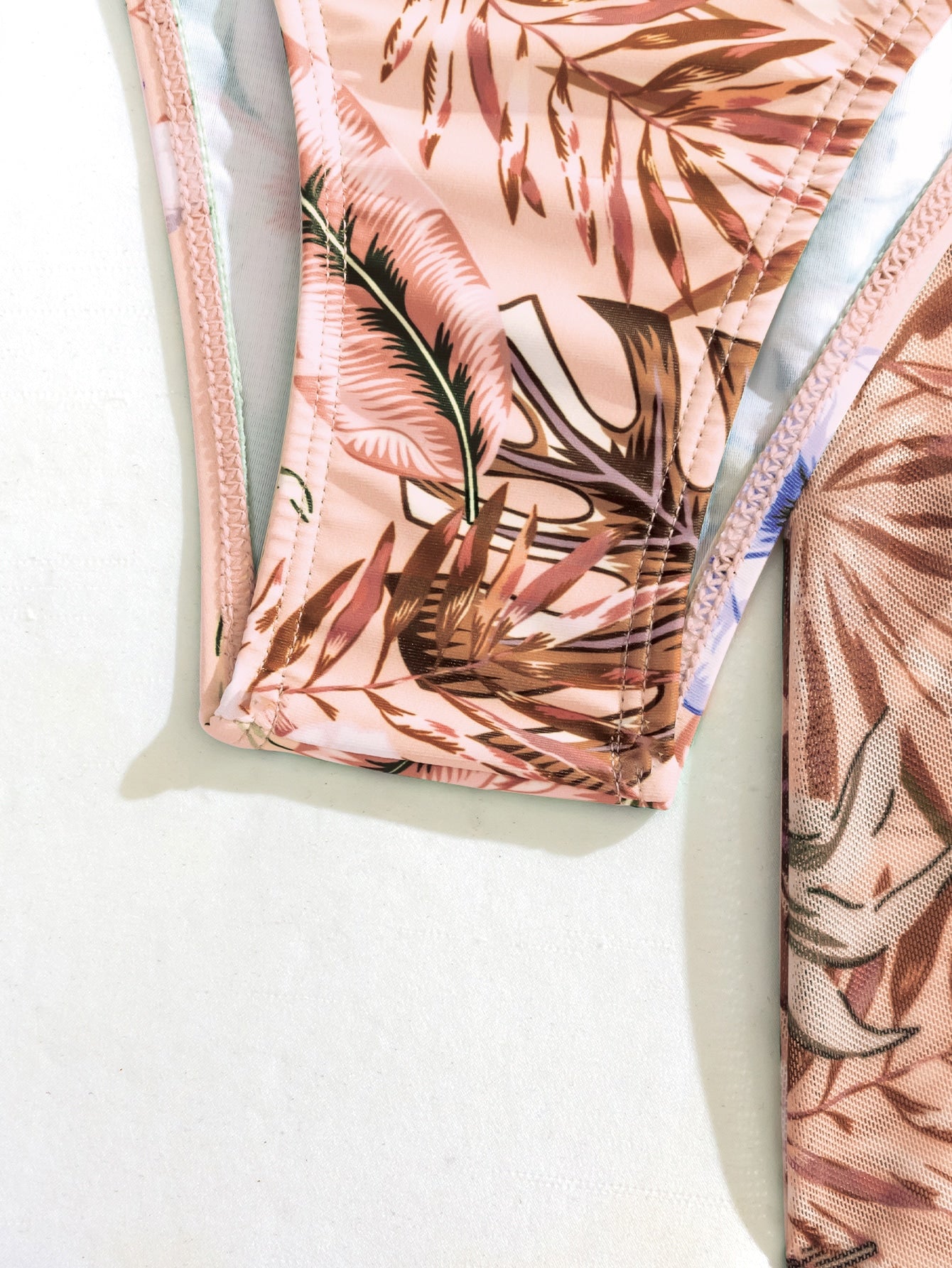 Bikini Jeovani com Estampa Tropical