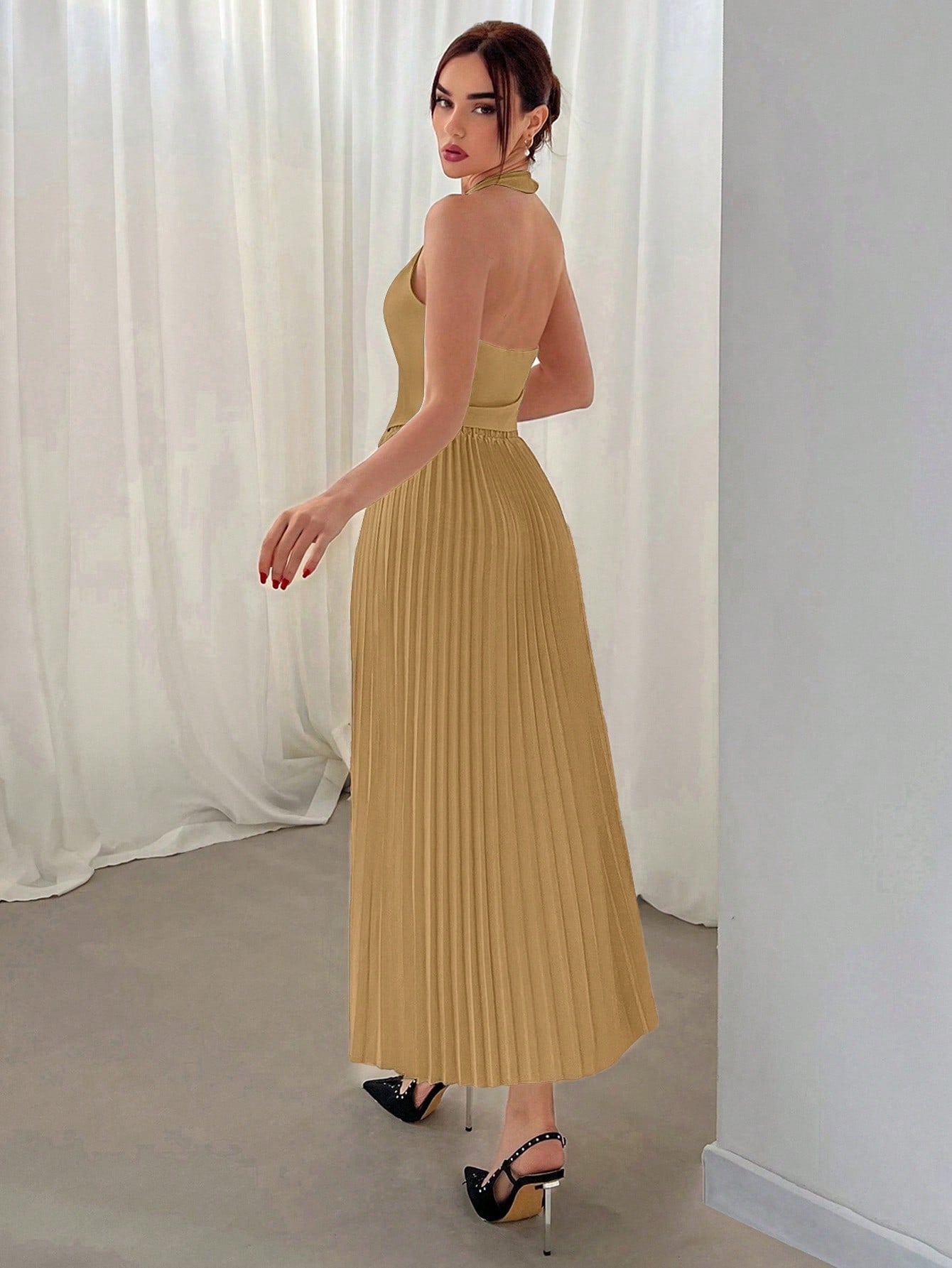 Colete Elegância e Saia Plissada