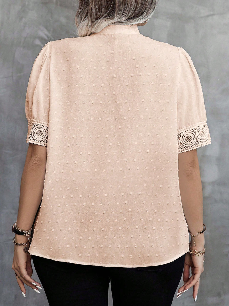 Blusa Emily Plus Size De Manga Curta Com Renda E Laço Na Gola - Tiffani Moda Feminina