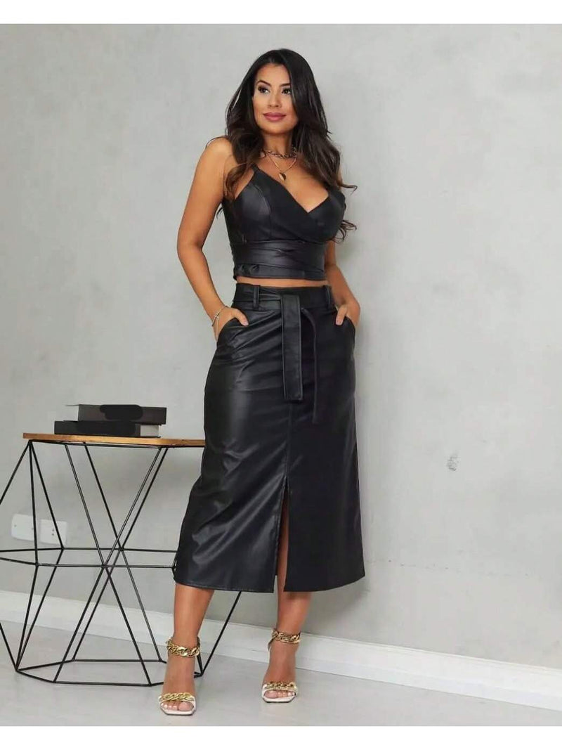 Conjunto Grazy Retrô em Courino saia midi com fenda e cropped