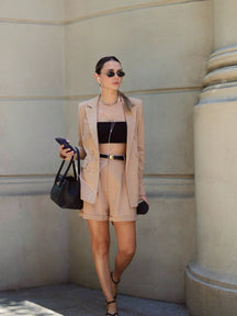 Conjunto Moderninha Alfaiataria de Linho com Blazer e Shorts