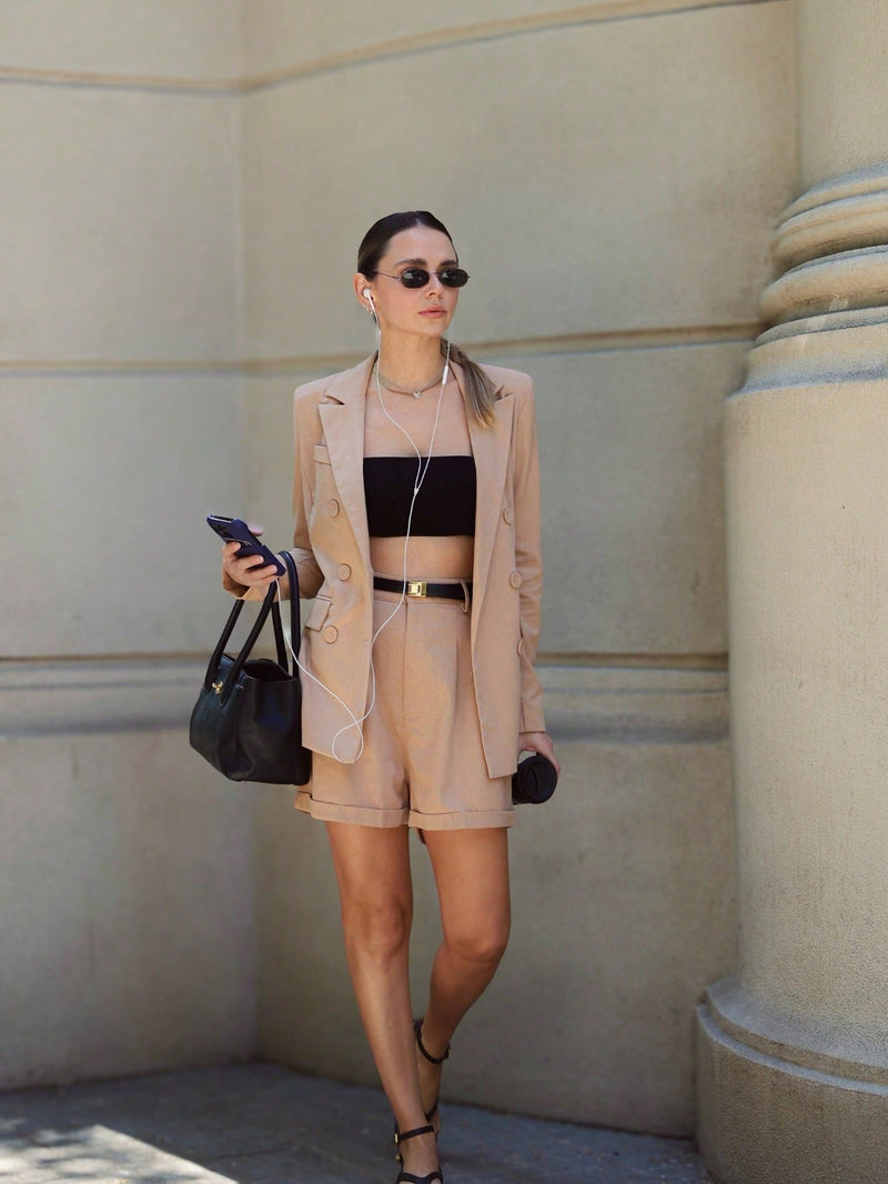 Conjunto Moderninha Alfaiataria de Linho com Blazer e Shorts