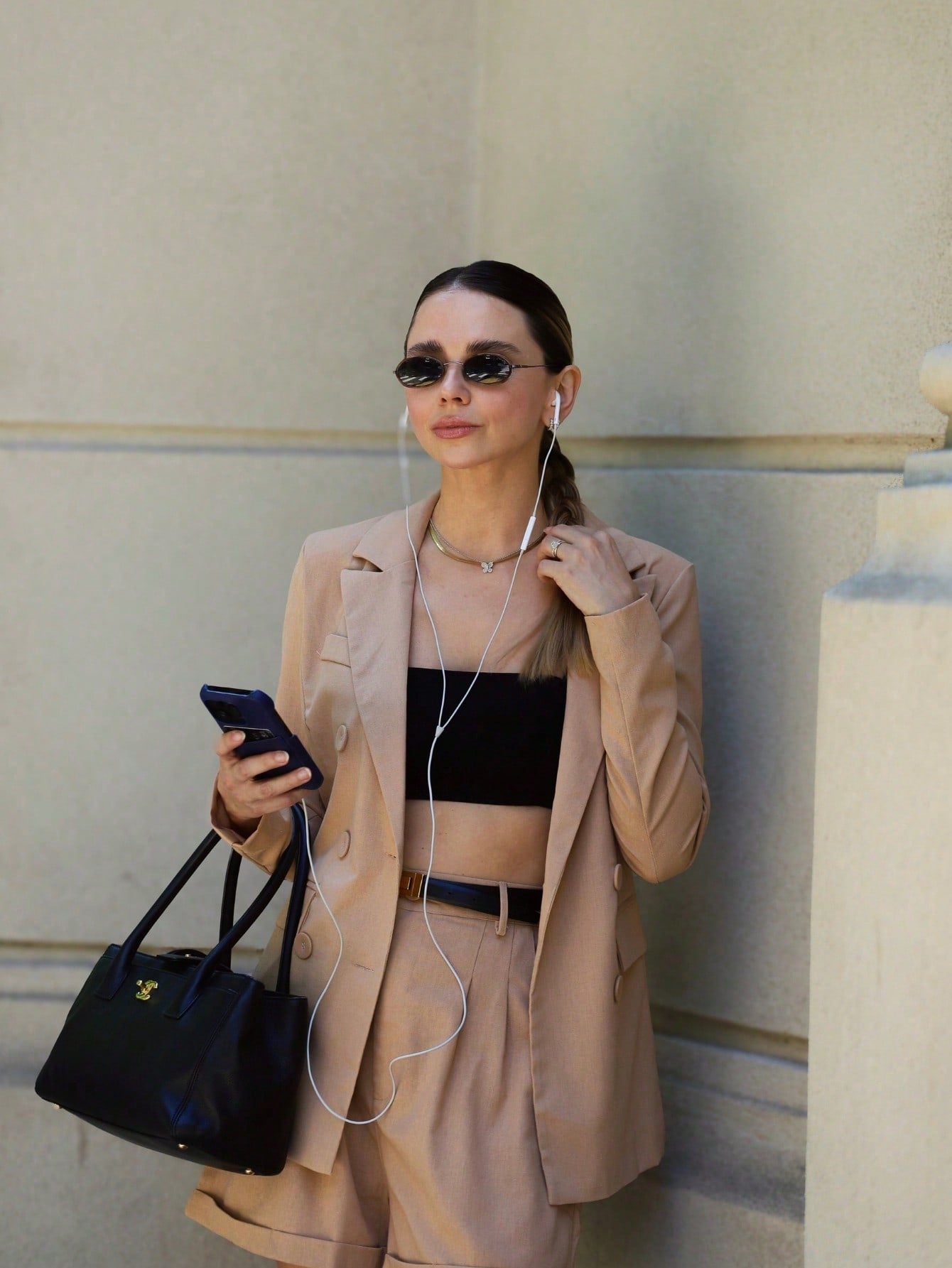 Conjunto Moderninha Alfaiataria de Linho com Blazer e Shorts