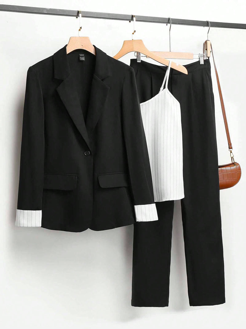 Conjunto de 3 peças composto por Blazer, Camisete e Calça Skinny