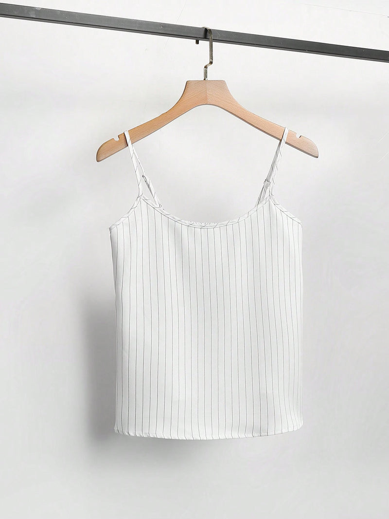 Conjunto de 3 peças composto por Blazer, Camisete e Calça Skinny