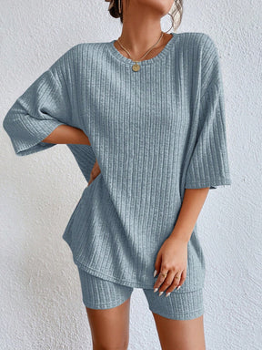 Conjunto Blusa e Bermudas de Malha canelada