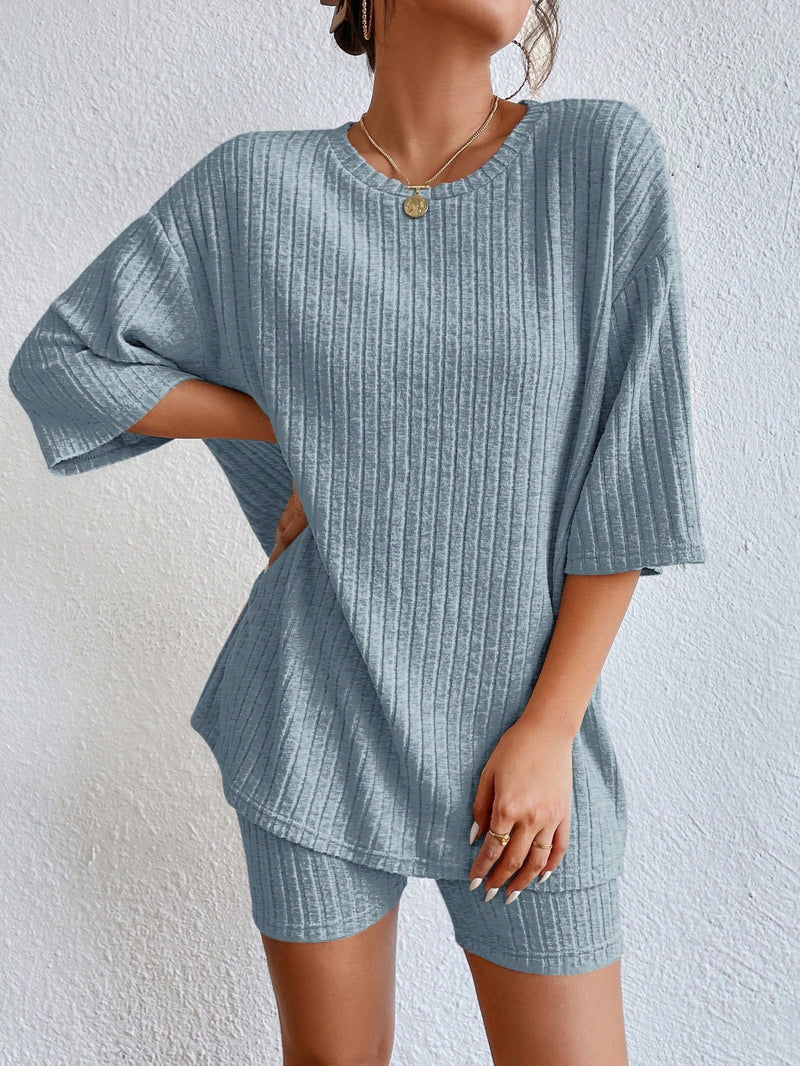 Conjunto Blusa e Bermudas de Malha canelada