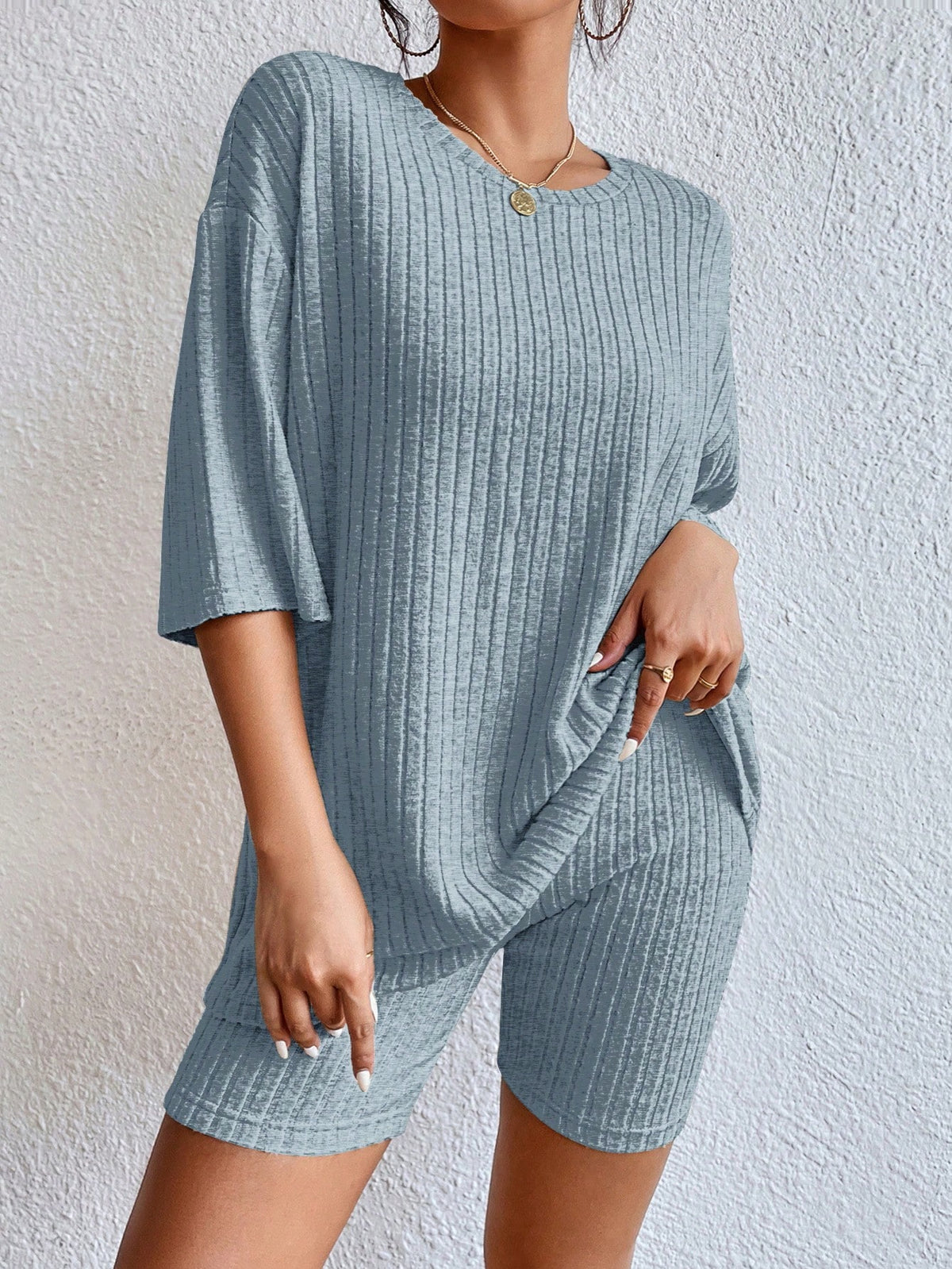 Conjunto Blusa e Bermudas de Malha canelada