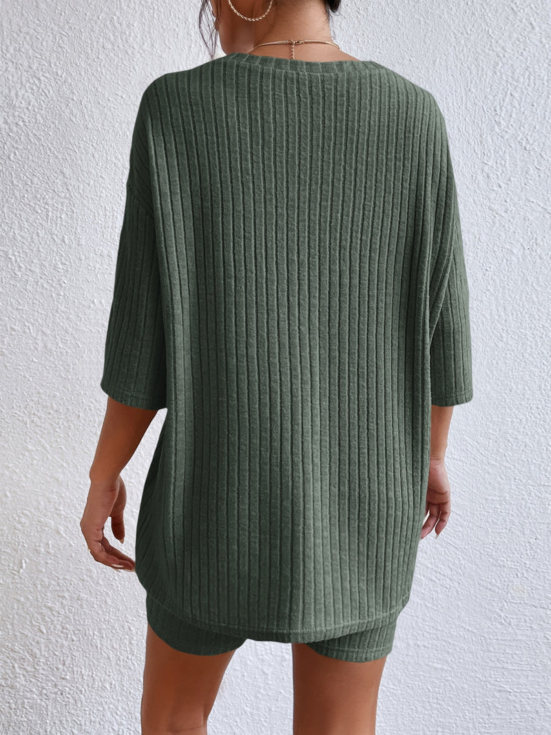 Conjunto Blusa e Bermudas de Malha canelada