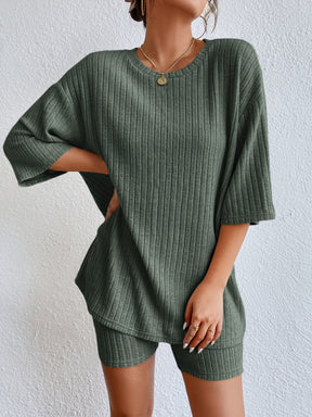Conjunto Blusa e Bermudas de Malha canelada