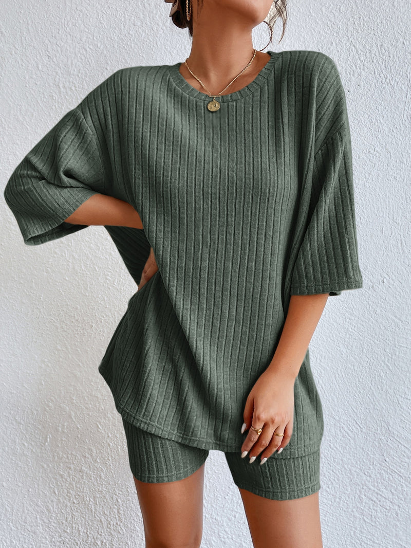 Conjunto Blusa e Bermudas de Malha canelada